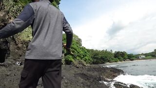 Первая рыбалка на побережье Karangasem Bali красивый вид и частые поклевки