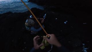 Первая рыбалка на побережье Karangasem Bali красивый вид и частые поклевки