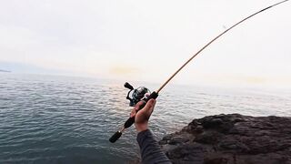 Первая рыбалка на побережье Karangasem Bali красивый вид и частые поклевки
