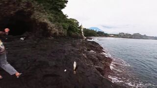 Первая рыбалка на побережье Karangasem Bali красивый вид и частые поклевки