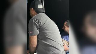 Ночная ловля рыбы в Восточном Бахрейне Рамадан море тишина и огни города