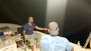 Ночная ловля рыбы в Восточном Бахрейне Рамадан море тишина и огни города