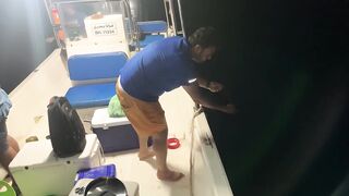 Ночная ловля рыбы в Восточном Бахрейне Рамадан море тишина и огни города