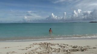 Большие крабы голыми руками продолжаем поиск собственного необитаемого острова