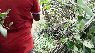 Деревенская рыбацкая жизнь лодки сети и ежедневная рыбалка на рассвете в маленьком посёлке