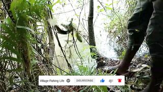 Деревенская рыбацкая жизнь лодки сети и ежедневная рыбалка на рассвете в маленьком посёлке