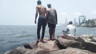 Wellawatta Beach Sri Lanka береговая рыбалка на крючок у шумного городского пляжа