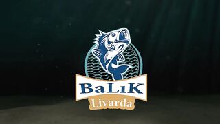 Yazılı orkinos у берега здесь утром и вечером тунец играет в прибрежных волнах