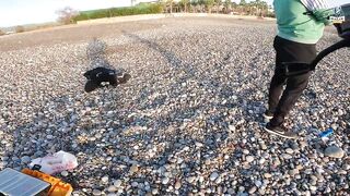 Yazılı orkinos у берега здесь утром и вечером тунец играет в прибрежных волнах