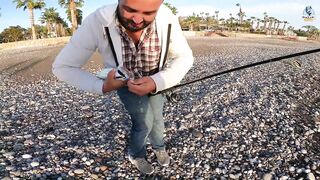 Yazılı orkinos у берега здесь утром и вечером тунец играет в прибрежных волнах