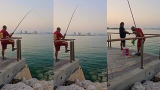 Рыбалка на West Bay Qatar, набережная и простые снасти у воды