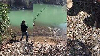 Радужная форель в Alara Çayı Alanya речная рыбалка в горном ущелье среди скал и сосен