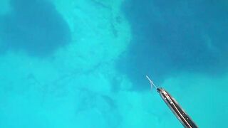 Alanya весёлая рыбалка на мелководье лёгкая снасть и морская рыбка под ногами