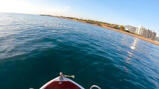 На этом месте у берега легко поймать много рыбы здесь ходит yazılı orkinos