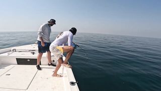 Рыбалка на юге Катара лодка пустыня и Персидский залив когда вокруг только море и песок