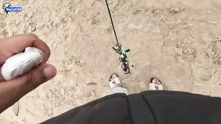 Рыбалка в Катаре inland юг страны песок вокруг и зеркальная заводь с голодной рыбой