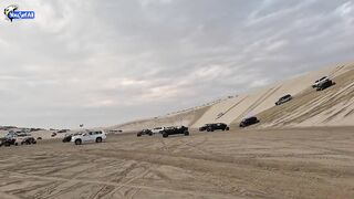 Рыбалка в Катаре inland юг страны песок вокруг и зеркальная заводь с голодной рыбой