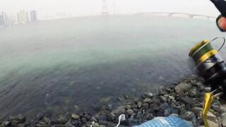 Эмираты - морская рыбалка в ОАЭ с берега трофейные хищники и жаркий песок