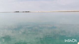 Береговая рыбалка в Катаре песчаный пляж сильный ветер и дальние забросы