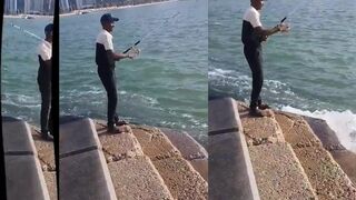 Рыбалка на набережной Doha Corniche - вечерние поклёвки у городской воды