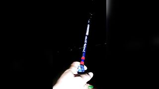 Ночная морская рыбалка в Катаре огни города вокруг а поклёвки слышны только по звону колокольчика