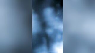 Ночная морская рыбалка в Катаре огни города вокруг а поклёвки слышны только по звону колокольчика