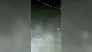 Ночная морская рыбалка в Катаре огни города вокруг а поклёвки слышны только по звону колокольчика