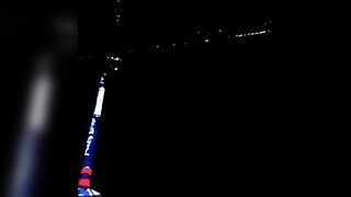 Ночная морская рыбалка в Катаре огни города вокруг а поклёвки слышны только по звону колокольчика