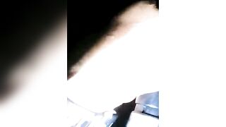 Ночная морская рыбалка в Катаре огни города вокруг а поклёвки слышны только по звону колокольчика