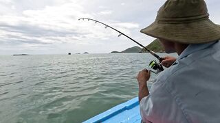 Семейная морская рыбалка в Нячанге Вьетнам дети и взрослые на одной лодке делят каждый трофей