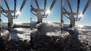 Чёрное море у Сочи шторм волны чайки и большие рыбы рождают морскую легенду