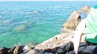 Рыбалка в Нячанге у Hang Heo встреча со стаей groupers у скалистого берега моря