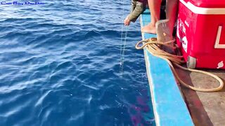 Морская рыбалка в Нячанге встреча с amberjack более 20 кг которого еле тянут к борту лодки