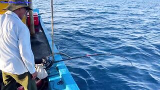 Морская рыбалка в Нячанге встреча с amberjack более 20 кг которого еле тянут к борту лодки