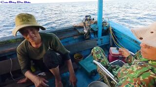 Морская рыбалка в Нячанге встреча с amberjack более 20 кг которого еле тянут к борту лодки