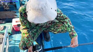 Морская рыбалка в Нячанге встреча с amberjack более 20 кг которого еле тянут к борту лодки