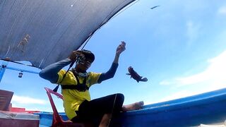 Морская рыбалка в Нячанге сверхчувствительная креветка приманка и мощные удары морского хищника