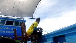 Морская рыбалка в Нячанге сверхчувствительная креветка приманка и мощные удары морского хищника