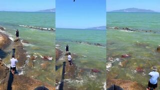 Морская рыбалка Нячанг Вьетнамцы ловят с городского пляжа настоящий местный колорит