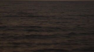 Rockfishing в Севастополе морская рыбалка на камнях и удары волны по пирсу