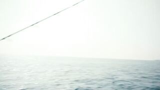 Морская рыбалка в Фуджейре на поппер днём а вечером эту рыбу готовят в ресторане