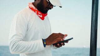 Морская рыбалка в Фуджейре на поппер днём а вечером эту рыбу готовят в ресторане