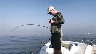 Рыбалка на тунца в Эмиратах морская рыбалка в Фуджейре по крупной синей торпеде