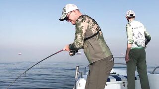 Рыбалка на тунца в Эмиратах морская рыбалка в Фуджейре по крупной синей торпеде