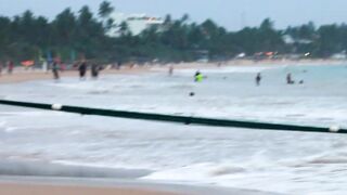 Традиционная рыбалка на пляже Хиккадува лодки сети и неторопливая жизнь у океана