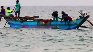 Традиционная рыбалка на пляже Хиккадува лодки сети и неторопливая жизнь у океана