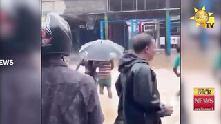 Стихия стихла рыбалка на шоссе жители выходят ловить рыбу прямо с дороги