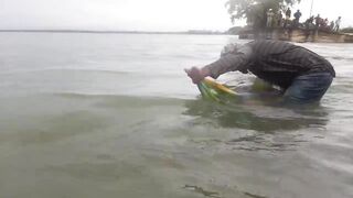 Крупная рыба рвёт сети озёрная рыбалка на Шри-Ланке охота за ctala и rohu