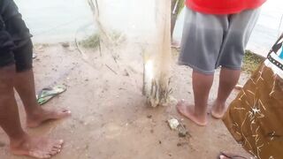 Крупная рыба рвёт сети озёрная рыбалка на Шри-Ланке охота за ctala и rohu