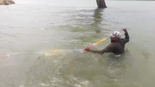 Крупная рыба рвёт сети озёрная рыбалка на Шри-Ланке охота за ctala и rohu